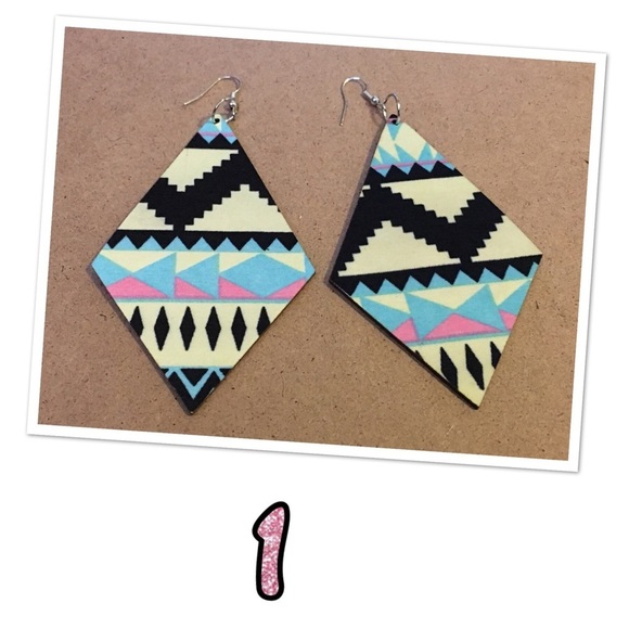 4 Bundle Wooden earrings - Picture 1 of 4